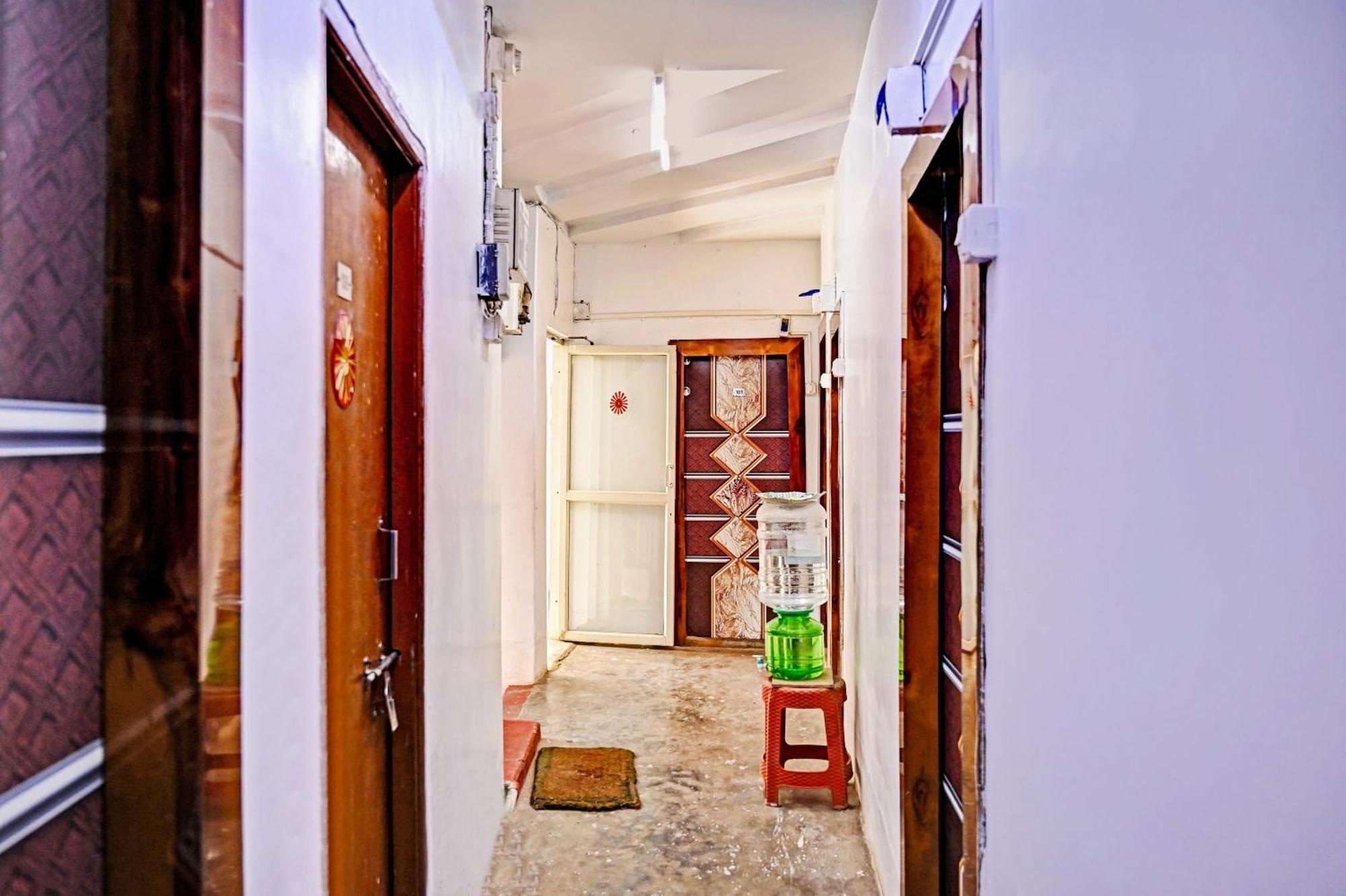 Hotel O Om Shanti Inn コルカタ エクステリア 写真