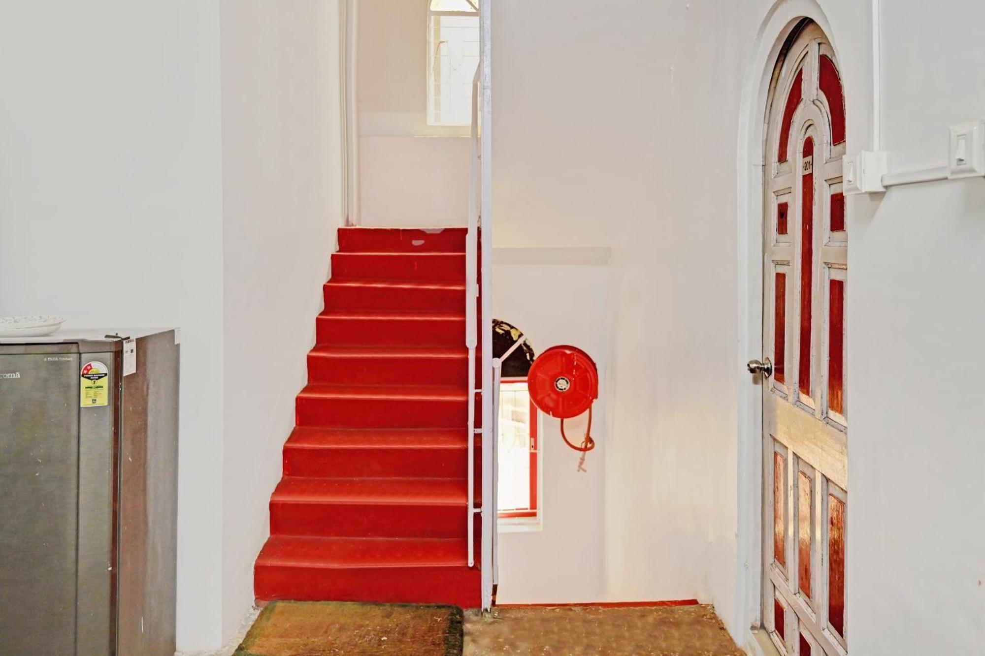 Hotel O Om Shanti Inn コルカタ エクステリア 写真